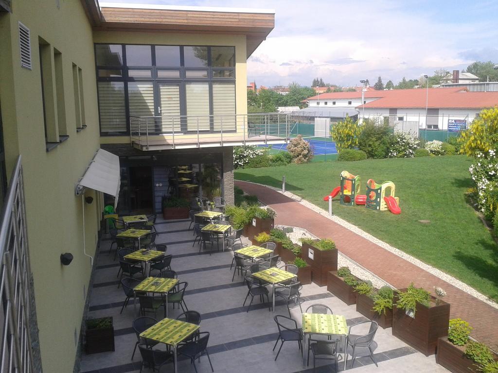 Hotel Predium Vráble Exterior foto