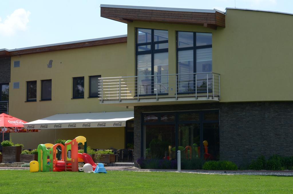 Hotel Predium Vráble Exterior foto