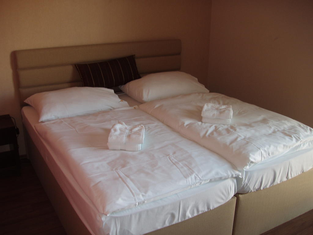 Hotel Predium Vráble Quarto foto